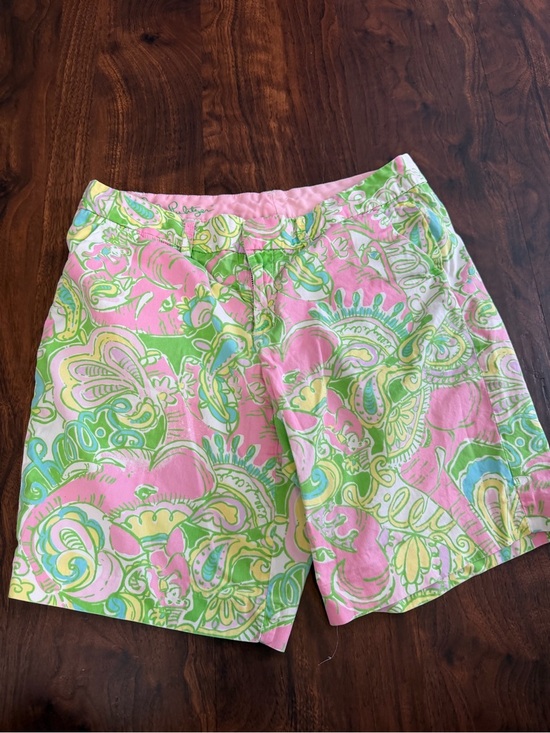 Lilly Pulitzer Pants - 3/$30 ☀️ Lilly Pulitzer Pink & Green Paisley Cotton Avenue Shorts